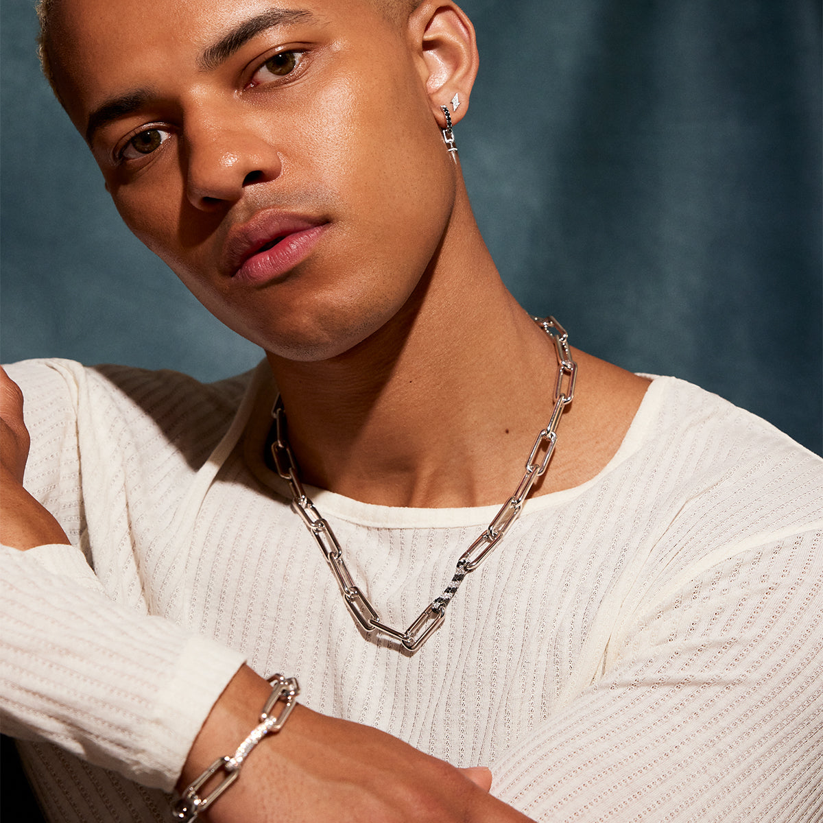 Short White Gold Identity Necklace With Diamond Bar