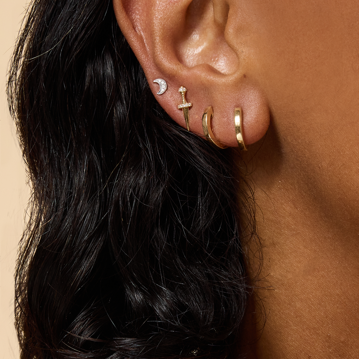 Single Orb Hoop Yellow Gold Medium